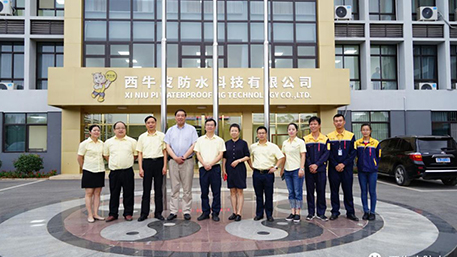 中國建筑防水協(xié)會朱冬青秘書長高度肯定西牛皮“產品施工兩手抓”，在行業(yè)內起到了示范和引領的作用
