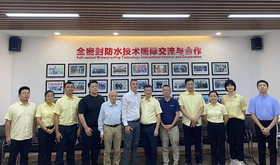 聚談一品能，往來無白丁