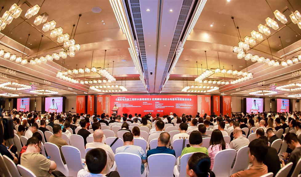 五屏聯(lián)動(dòng)，1800+建筑業(yè)精英全程關(guān)注，“三金標(biāo)”漸成共識(shí)，“一品能”名揚(yáng)首都