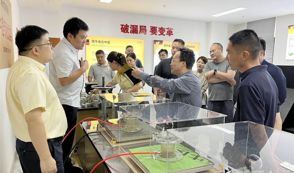 西牛皮防水應用示范基地（淮安站）迎來河海大學淮安校友一行