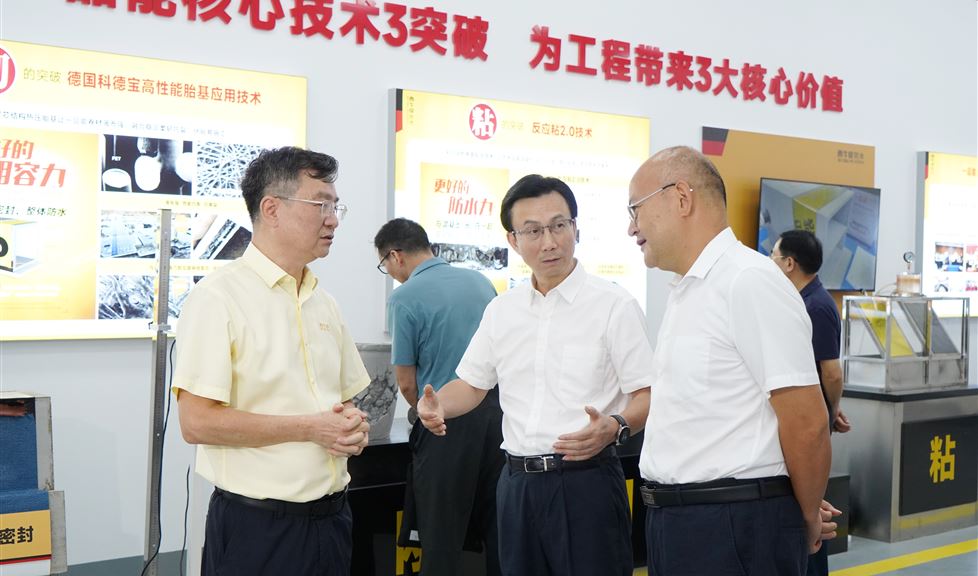 西牛皮（南寧）科技園迎來南寧市人大常委會(huì)主任、黨組書記黃中賢一行